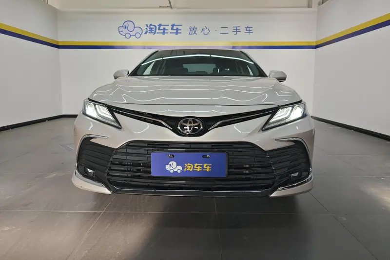 Toyota Camry — фото 2