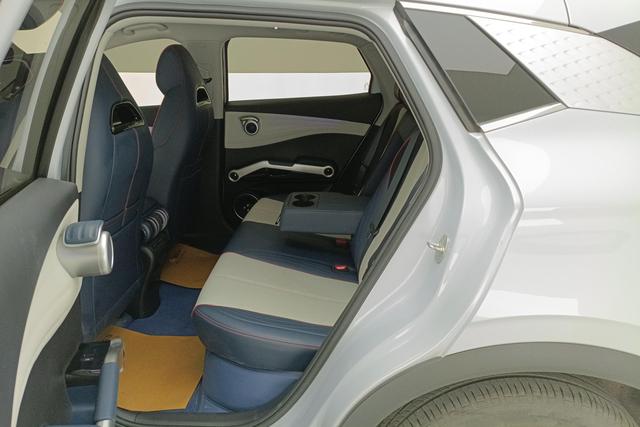 BYD Yuan PLUS 2023 Белый из Китая