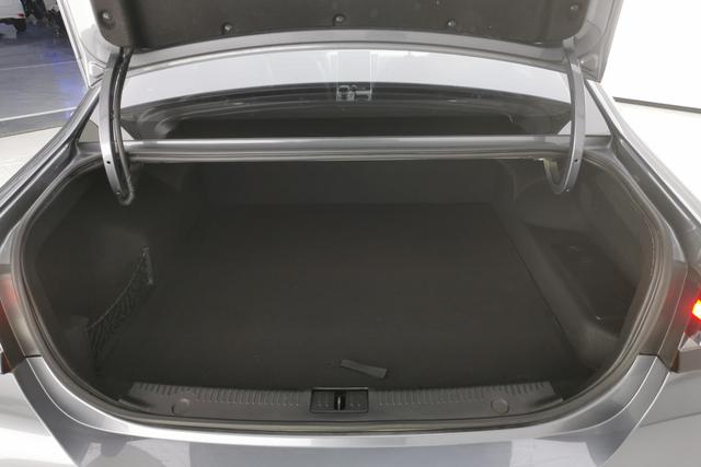 Roewe ei6 MAX Plug-in Hybrid 2020 — фото 17
