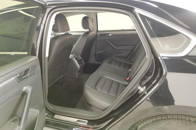Volkswagen Passat 2017 330 TSI DSG — фото 16