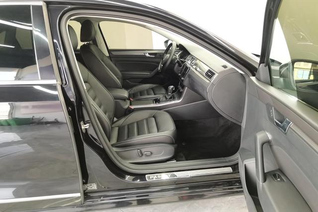 Volkswagen Passat 2017 — фото 15