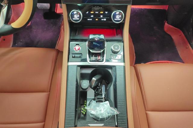 Jaguar XFL 2022 — фото 14