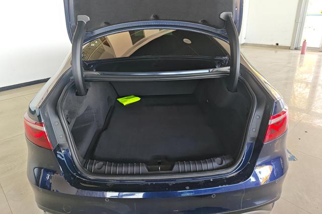 Jaguar XFL 2022 — фото 17