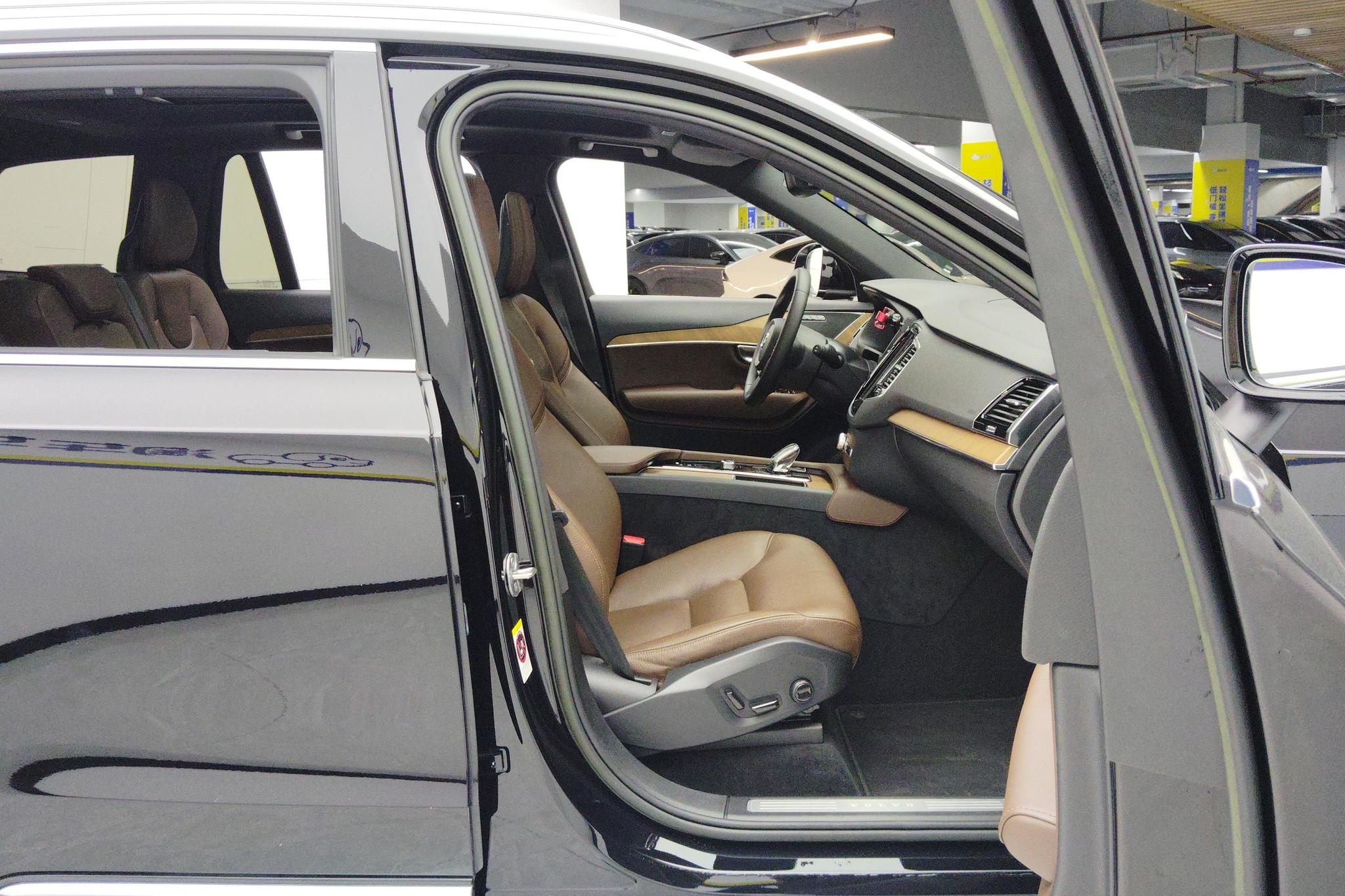 Volvo XC90 2023 B6 Luxury 7 мест