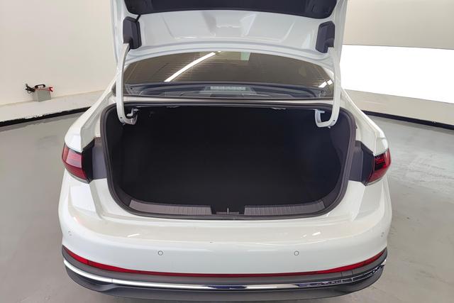 Volkswagen Sagitar id 3784600 из Китая 10