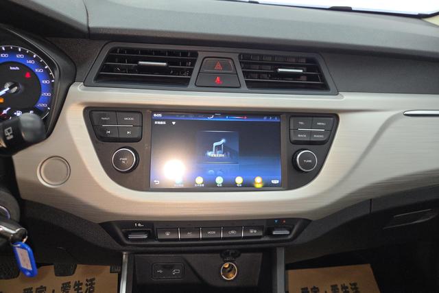 Geely Vision X3 2020 — фото 13