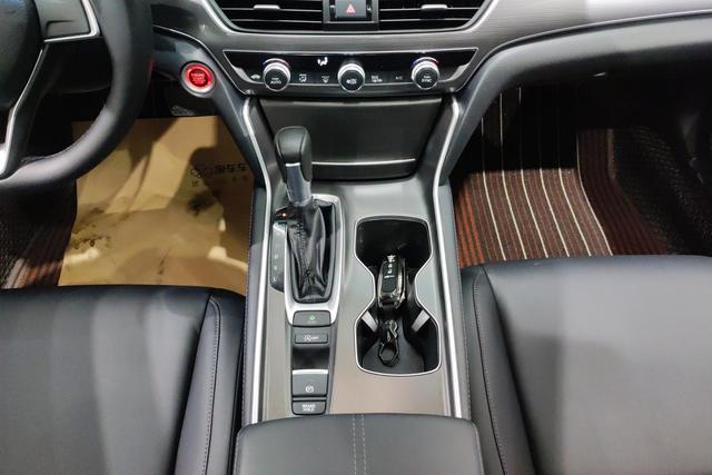 Honda Accord 2022 — фото 14