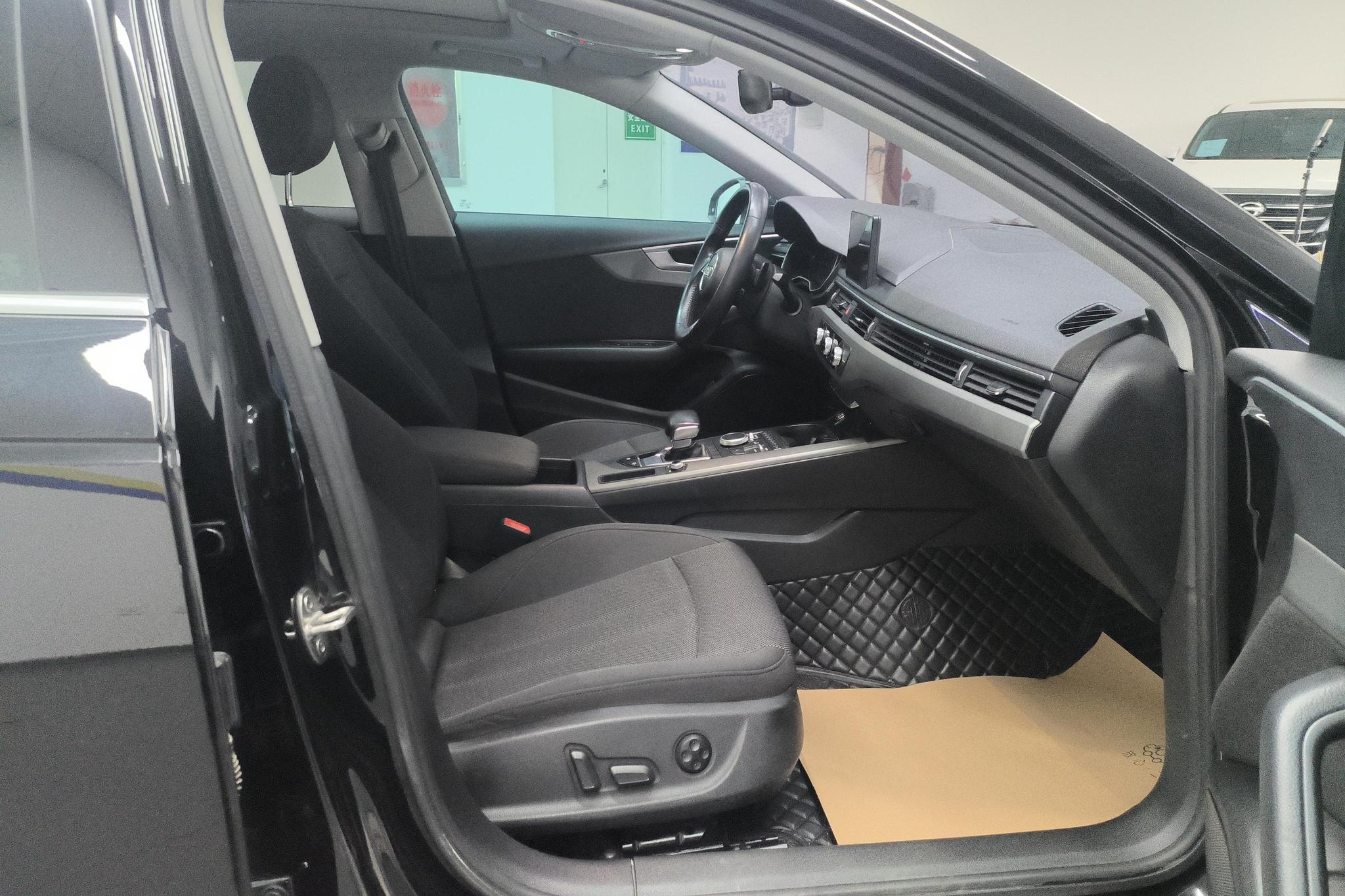 Audi A4L 2019 40 TFSI VI