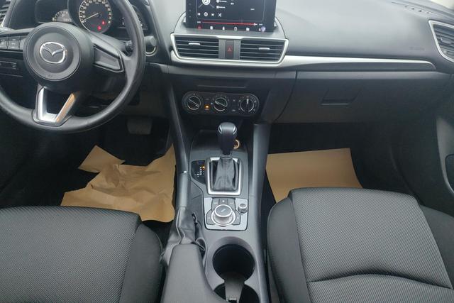 Mazda 3 Axela 2017 — фото 11