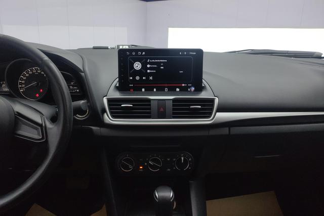 Mazda 3 Axela 2017 — фото 12