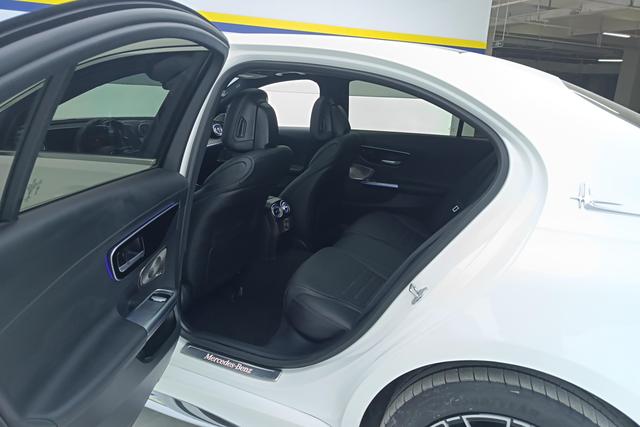 Mercedes Benz C-Class 2023 — фото 15