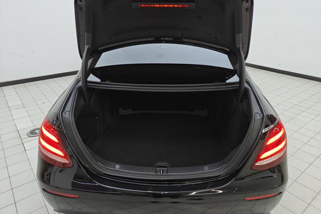 Mercedes Benz E-Class 2020 — фото 17