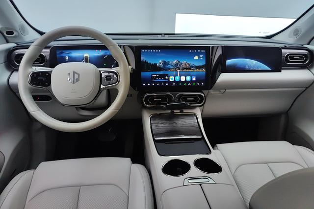 Leapmotor C11 Hybrid 2023 — фото 13