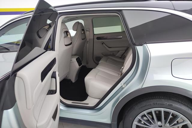 Leapmotor C11 Hybrid 2023 — фото 16