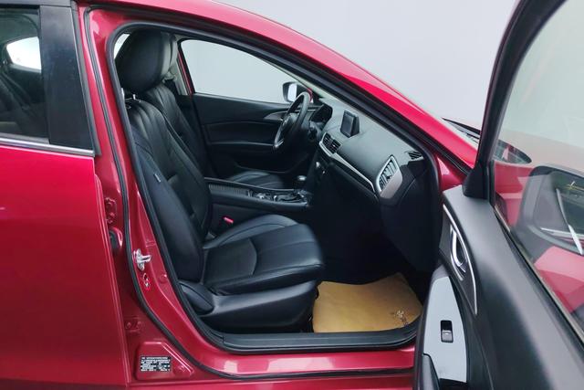 Mazda 3 Axela 2017 — фото 11