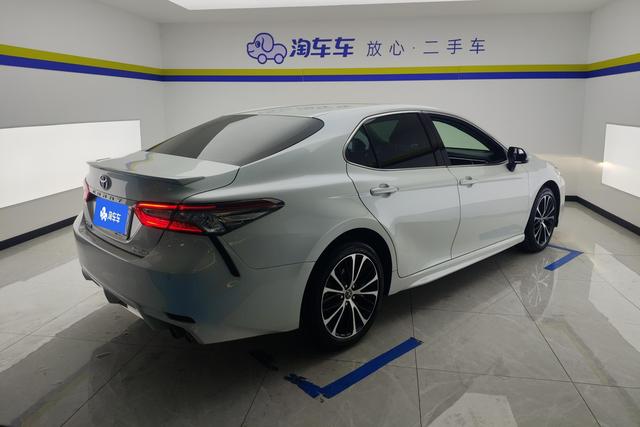 Toyota Camry 2019 — фото 3