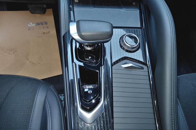 Geely Automobile Xingyue L 2024 Темно-серый из Китая, фото 5