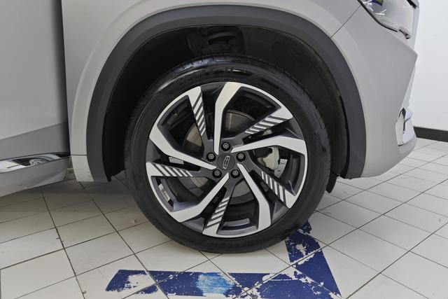 Geely Automobile Xingyue L 2024 Темно-серый из Китая, фото 6