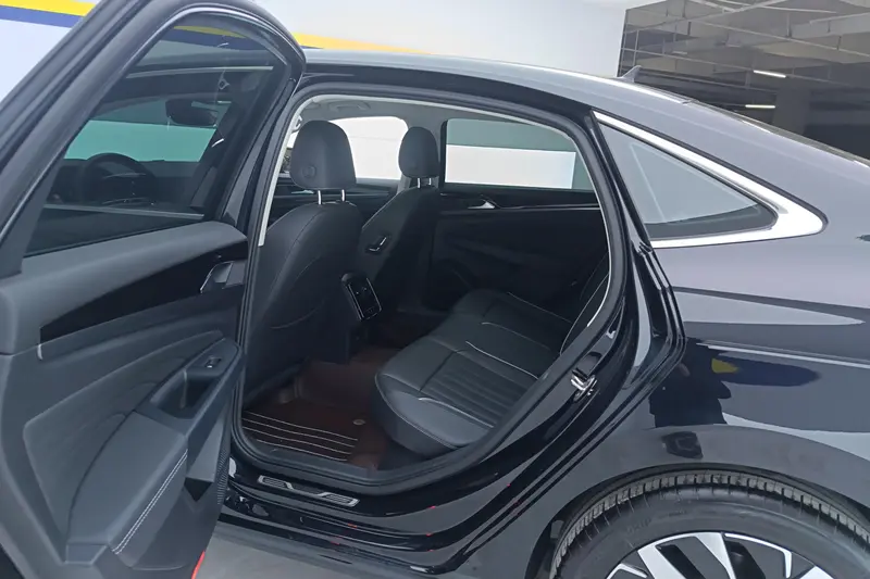 Volkswagen Passat — фото 10