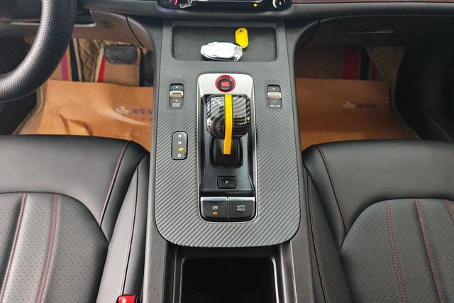 Trumpchi Empow 2023 2.0 L DHT Hybrid — фото 14