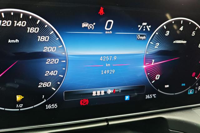 Mercedes Benz C-Class 2023 — фото 13