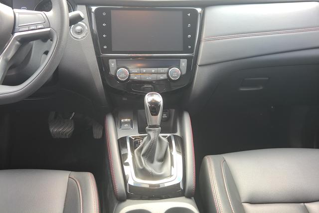 Nissan Qashqai 2022 2.0 L XV — фото 15