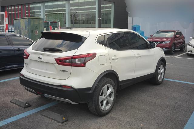 Nissan Qashqai 2022 2.0 L XV — фото 3