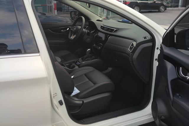 Nissan Qashqai 2022 2.0 L XV — фото 10