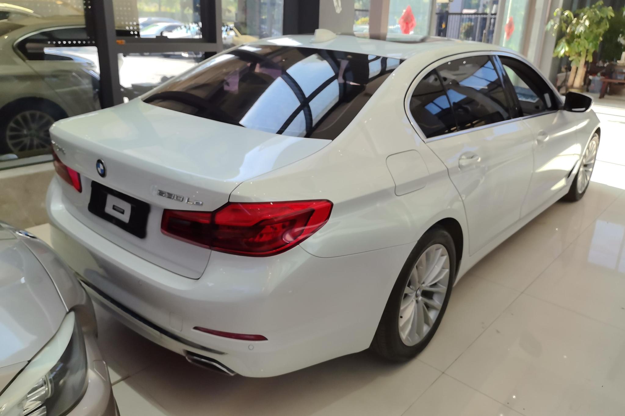 BMW 5 серииPHEV 5 PHEV 2020 530Le Luxury
