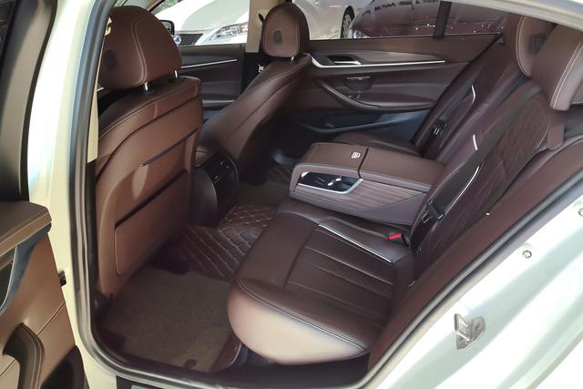 BMW 5 Series — фото 17