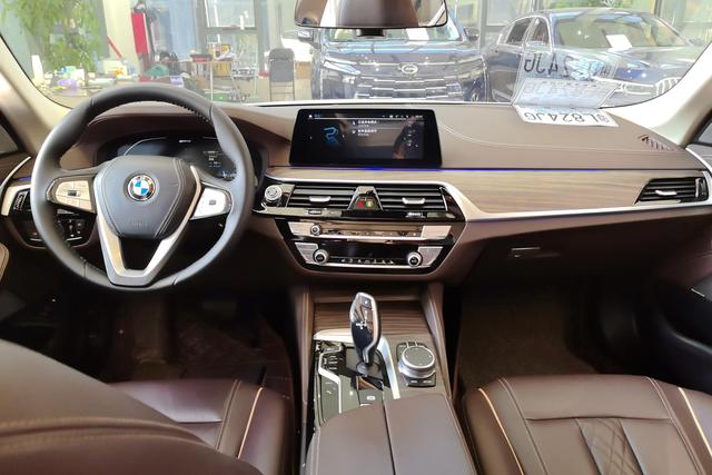 BMW 5 Series — фото 13