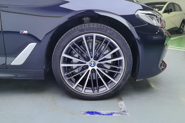 BMW 5-Series 2022 530 Li Leading M — фото 4