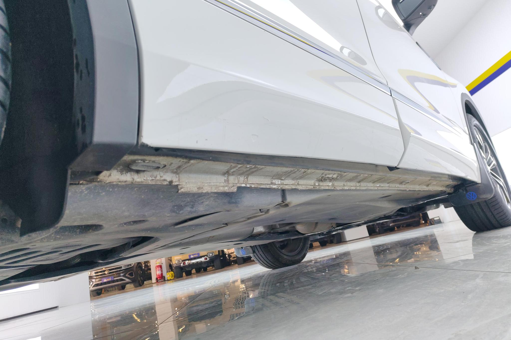 Volkswagen Tiguan L L 2022 330TSI AT R-Line