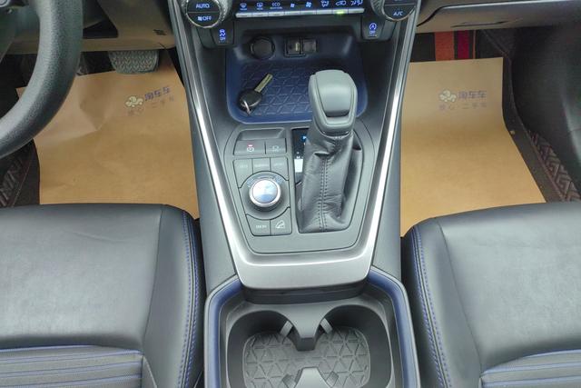 Toyota Wildlander 2020 2.0 L 4 WD — фото 14