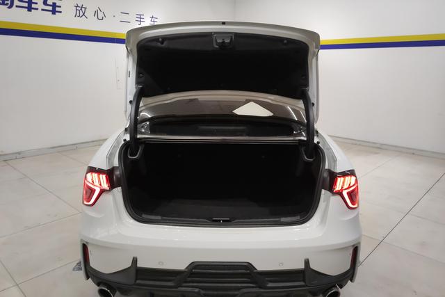 Lynk 03 2023 Белый из Китая