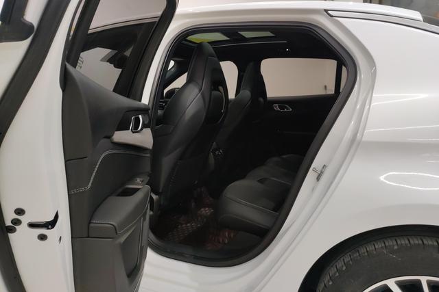 Lynk 03 2023 Белый из Китая, фото 2