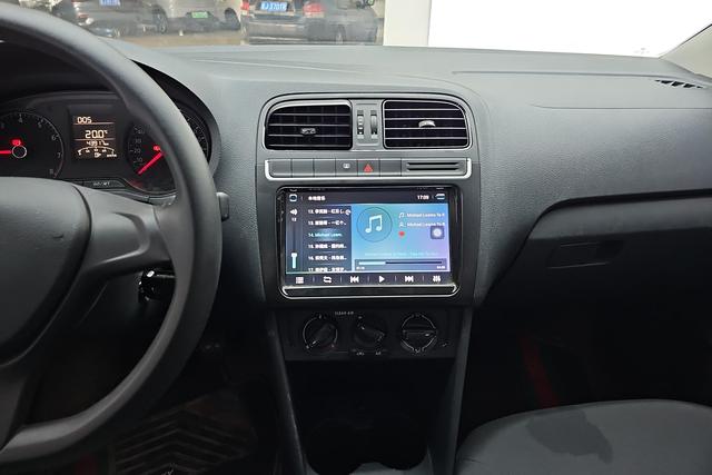 Volkswagen Polo 2016 1.4 L MT — фото 11