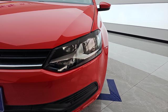 Volkswagen Polo 2016 1.4 L MT — фото 4