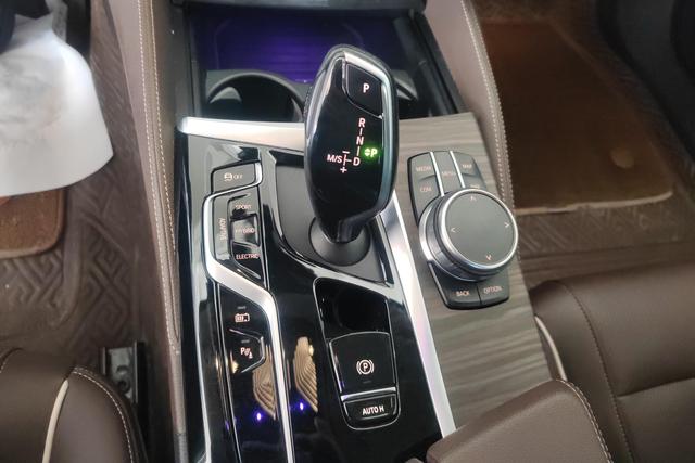 BMW 5 Series — фото 14