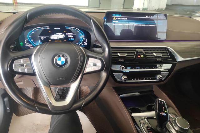 BMW 5 Series — фото 13