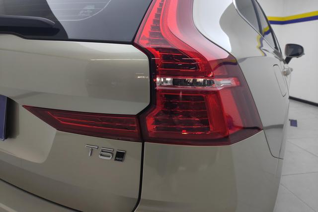 Volvo XC60 2021 T 5 4 WD — фото 5