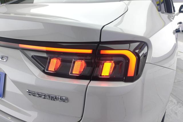 Ford Mondeo 2023 Eco Boost 245 Luxury — фото 6