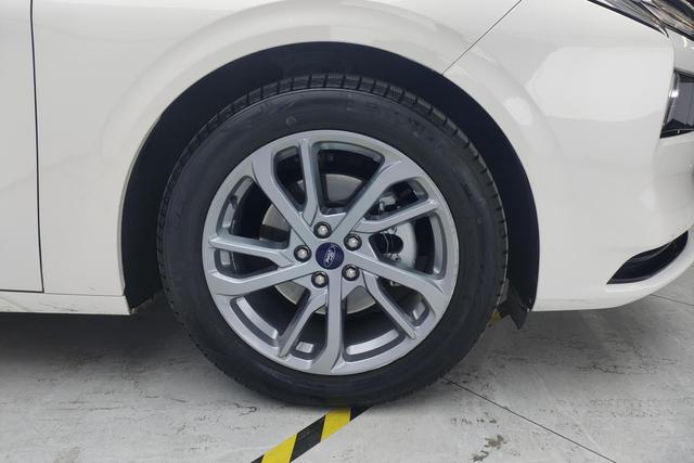 Ford Mondeo 2023 Eco Boost 245 Luxury — фото 4