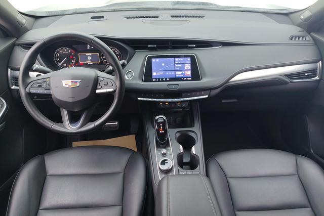 Cadillac XT4 2022 — фото 11