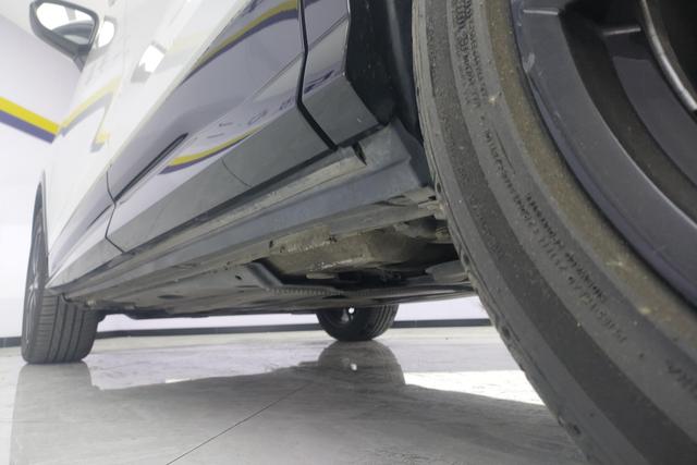 Audi Q2L id 3768946 из Китая 33