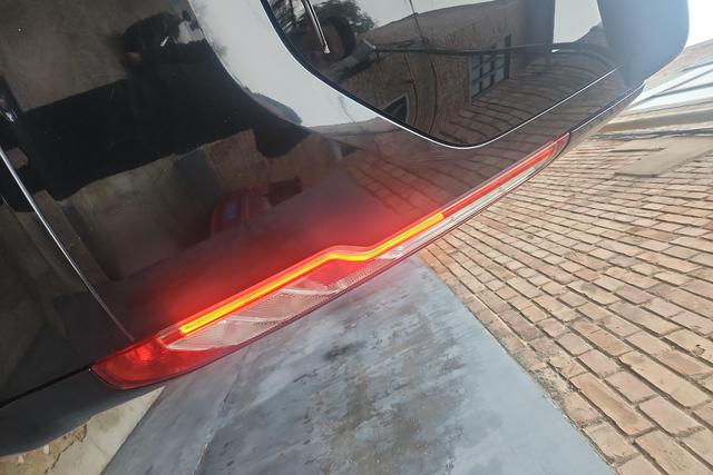 Ford Tourneo 2020 2.0 T MT — фото 12