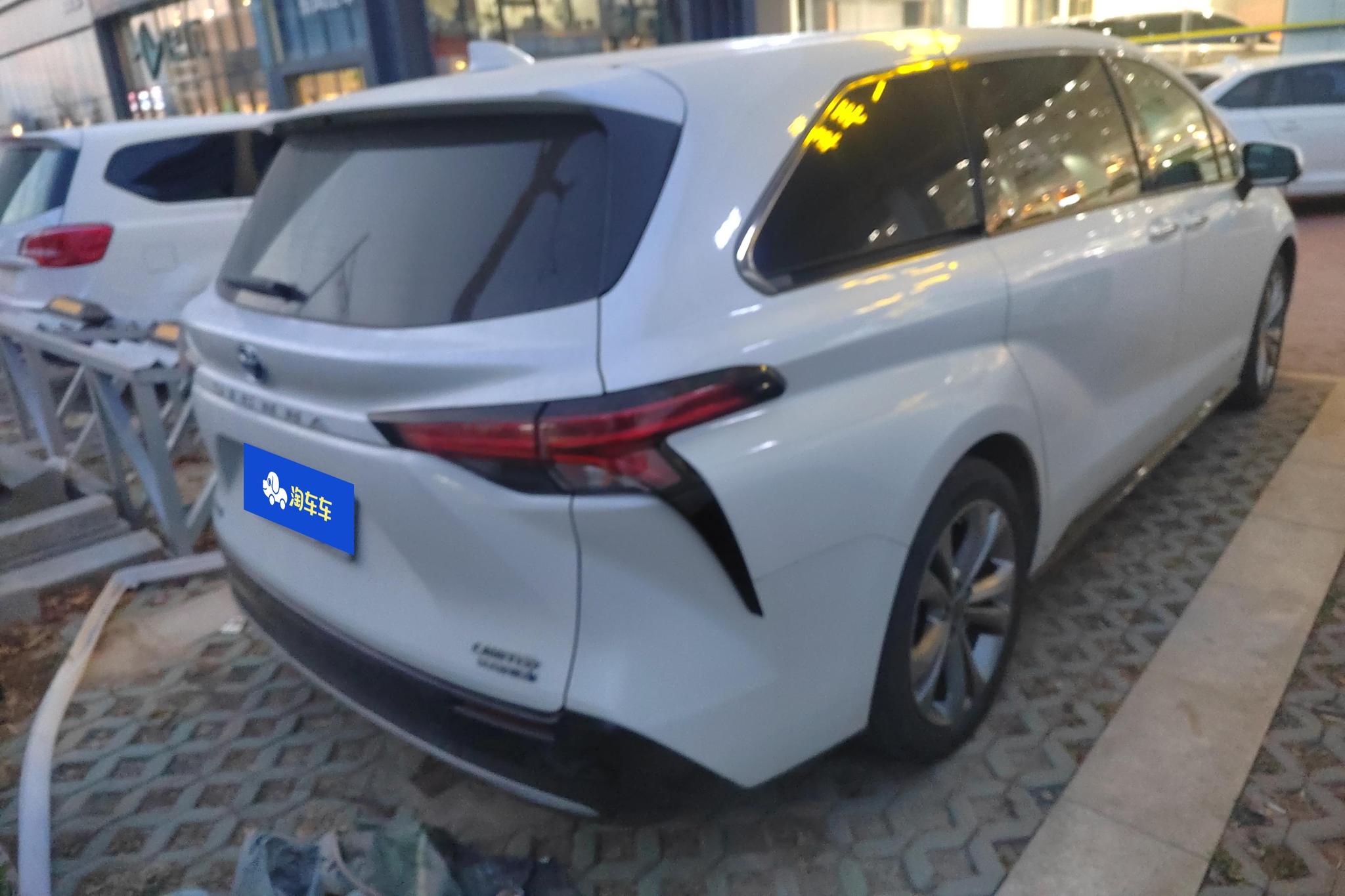 Toyota Sienna 2023 2.5L Luxury