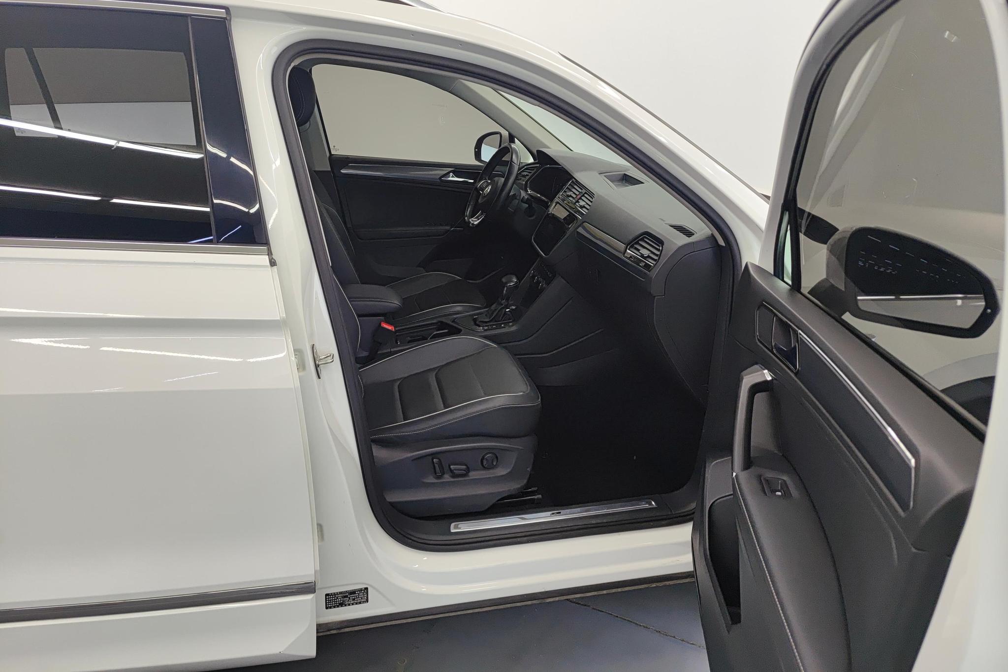 Volkswagen Tiguan L L 2020 330TSI AT R-Line Flagship V