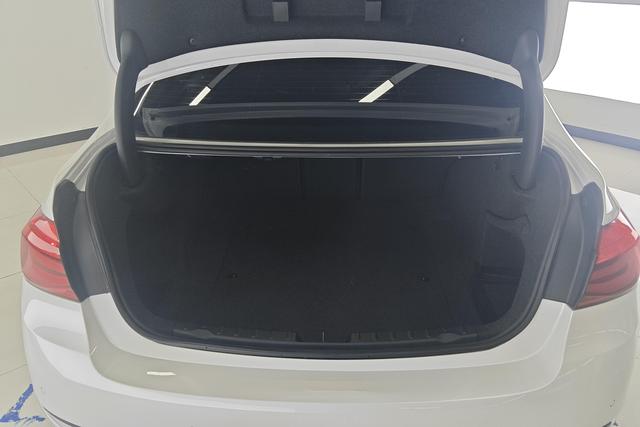 BMW 3 Series 2019 — фото 17