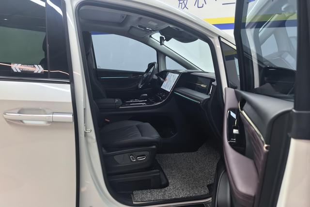 Trumpchi M8 2024 2.0 TGDI — фото 8